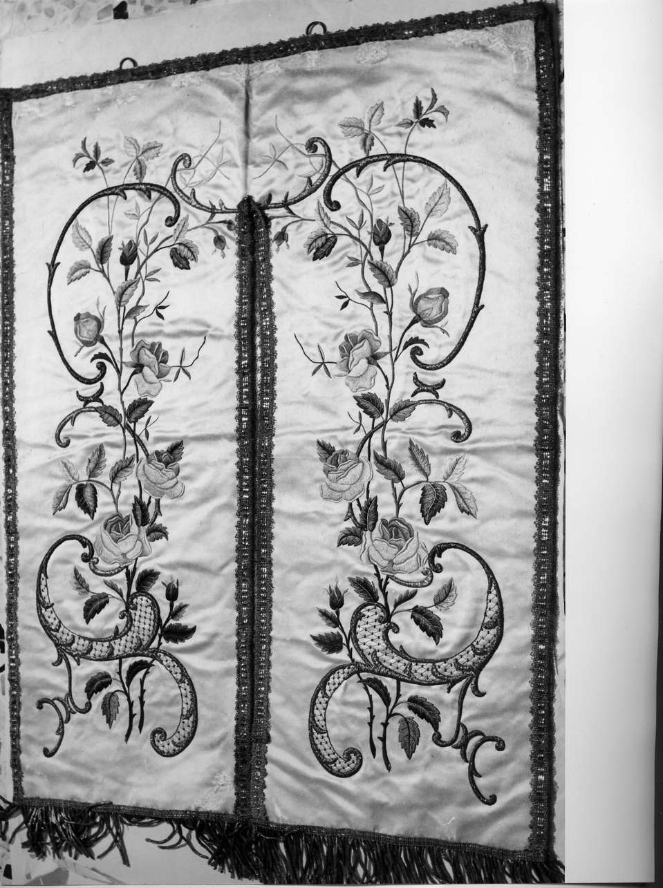 motivi decorativi floreali (tendina, opera isolata) - bottega ligure (fine/inizio secc. XIX/ XX)