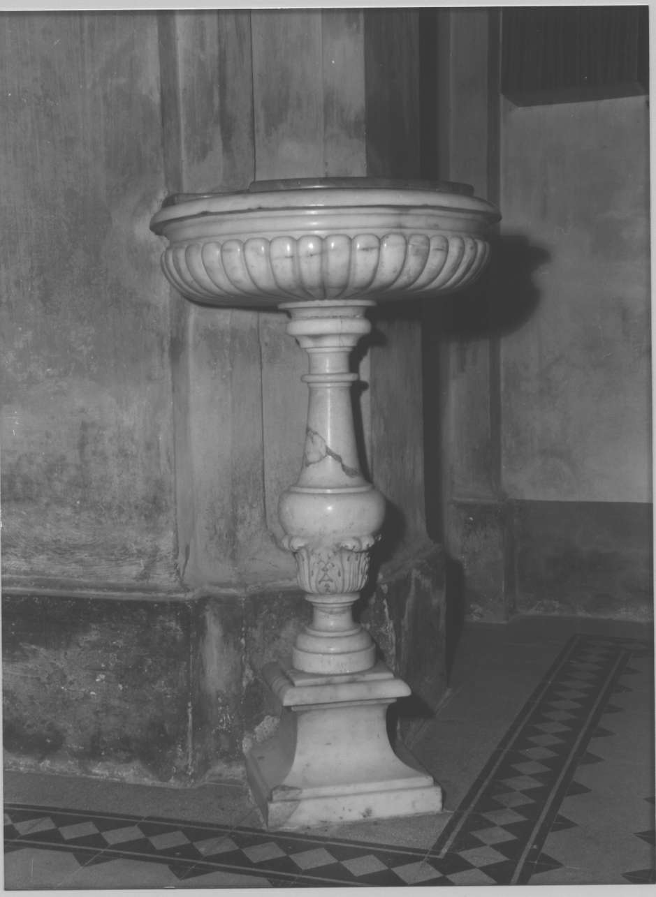 motivi decorativi a foglie d'acanto (acquasantiera, serie) - bottega italiana (sec. XVII)