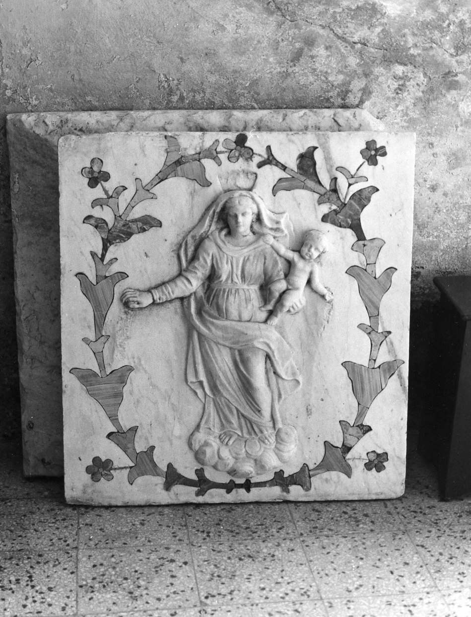 Madonna del Rosario (rilievo, frammento) - bottega ligure (sec. XVIII)