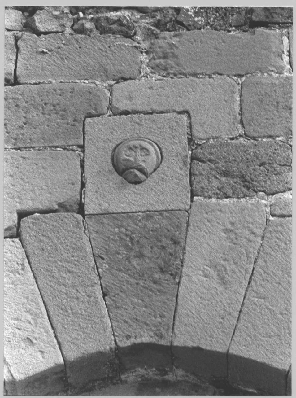 testa d'uomo (rilievo, opera isolata) - bottega italiana (secc. VIII/ XII)