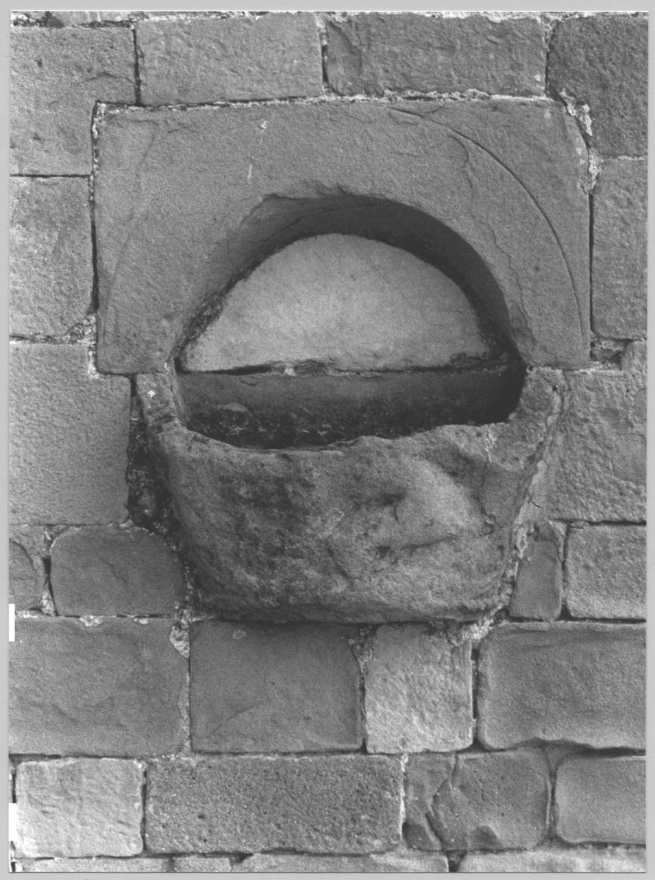 motivi decorativi a foglie d'acanto/ motivo decorativo zoomorfo (capitello, opera isolata) - bottega italiana (secc. VIII/ X)