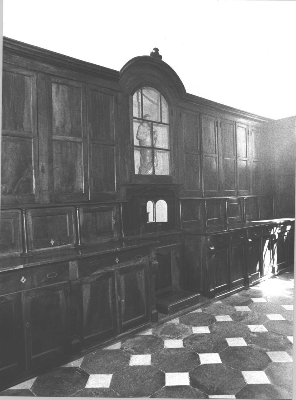 armadio, opera isolata - bottega ligure (fine/inizio secc. XVIII/ XIX)