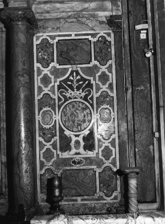 corona (decorazione plastico-architettonica, coppia) - PRODUZIONE LIGURE, produzione lombarda (primo quarto sec. XVII)