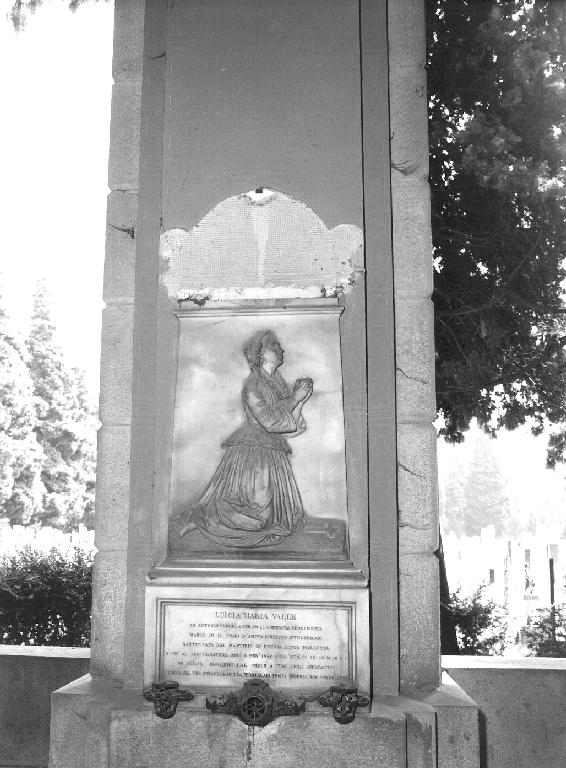 figura femminile inginocchiata (monumento funebre, opera isolata) di Chiappori Giuseppe (terzo quarto sec. XIX)