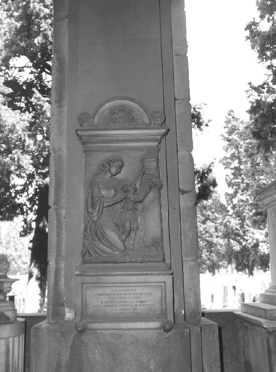 giovane madre con infante (monumento funebre - a edicola, opera isolata) di Vignolo Agostino, Calegari G. B (seconda metà sec. XIX)