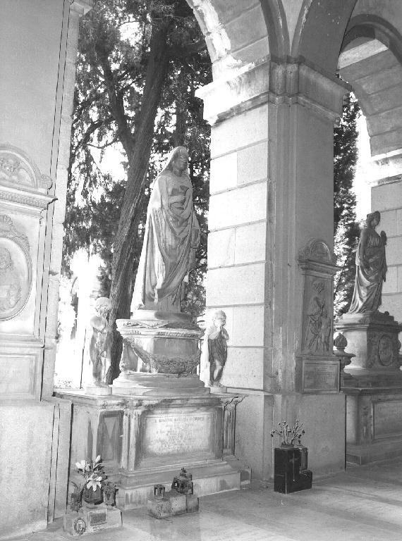 figura allegorica femminile (monumento funebre, opera isolata) di Rubatto Carlo (terzo quarto sec. XIX)