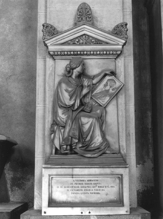 figura femminile seduta (monumento funebre - a edicola, opera isolata) di Giacobbe Emanuele (sec. XIX)