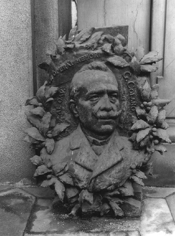 ritratto d'uomo (monumento funebre, opera isolata) - PRODUZIONE LIGURE (primo quarto sec. XX)