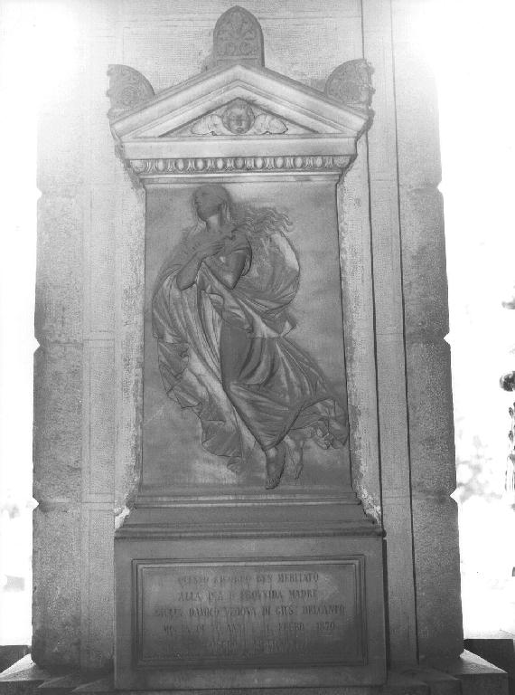 FIGURA FEMMINILE CON CROCE (monumento funebre - a edicola, opera isolata) di Venzano Lorenzo (seconda metà sec. XIX)