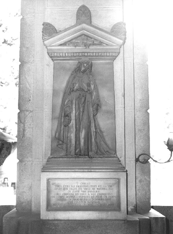 figura femminile dolente (monumento funebre - a edicola, opera isolata) di Benetti Giuseppe (sec. XIX)