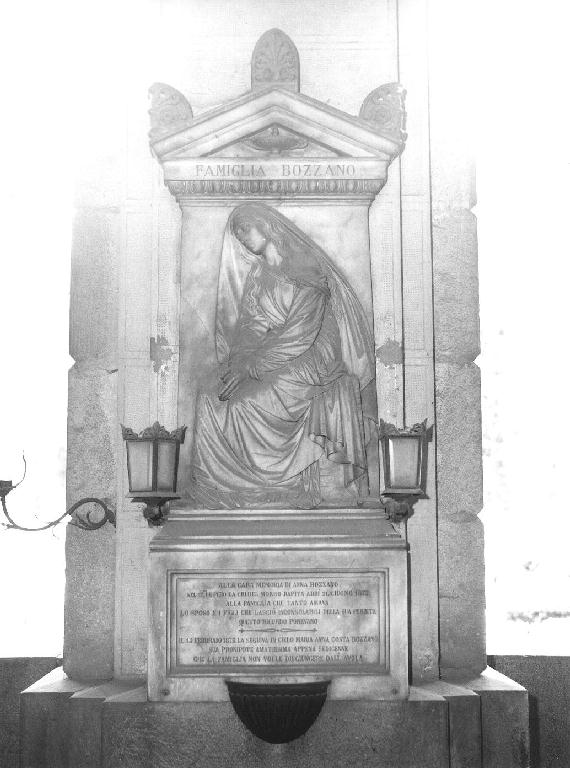 figura femminile seduta (monumento funebre - a edicola, opera isolata) di Venzano Lorenzo (seconda metà sec. XIX)