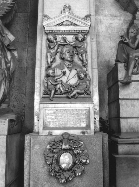 ritratto d'uomo (monumento funebre - a edicola, opera isolata) di Carli Domenico (sec. XIX)