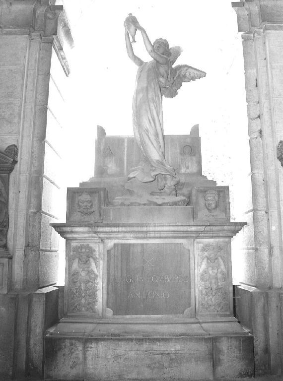 angelo con vaso (monumento funebre, opera isolata) di Capurro Pietro (sec. XIX)