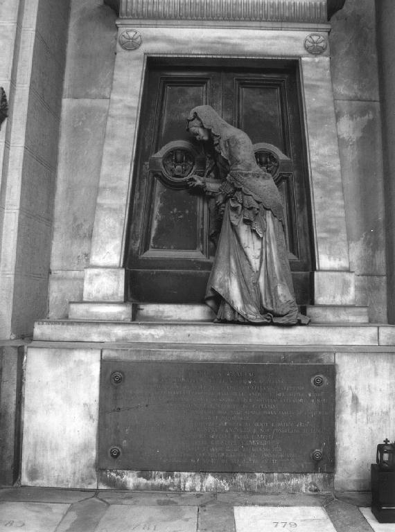 figura femminile dolente (monumento funebre - a cappella, opera isolata) di Cevasco Giovanni Battista (sec. XIX)