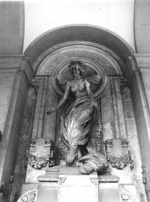 figura allegorica femminile (monumento funebre, opera isolata) di Lavezzari Vittorio (fine/inizio secc. XIX/ XX)