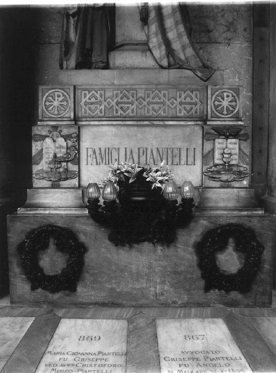 simboli eucaristici (monumento funebre, opera isolata) di Villa Giovanni Battista (sec. XIX)