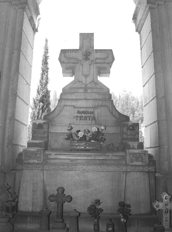 croce con simbolo di Cristo (monumento funebre, opera isolata) di Barabino L (inizio sec. XX)