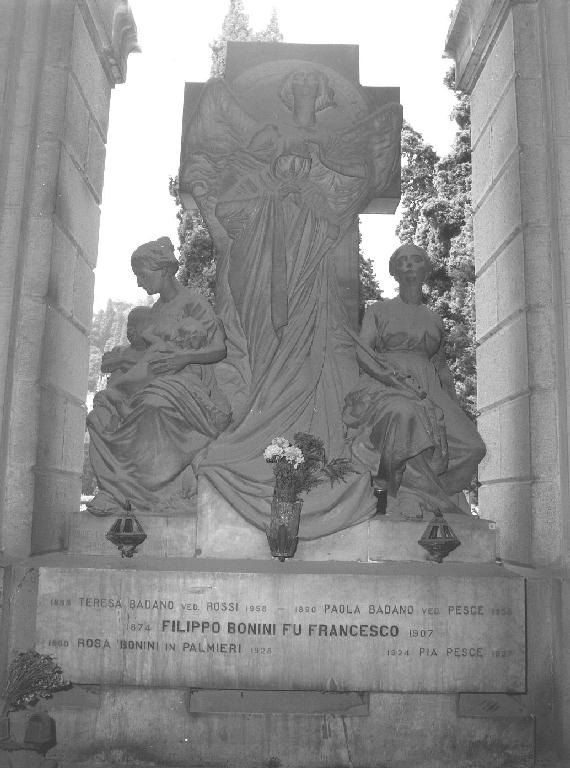 figure allegoriche femminili (monumento funebre, opera isolata) di Belli Luigi (inizio sec. XX)