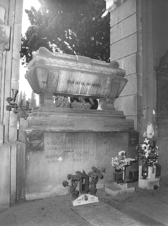 motivi decorativi geometrici (sarcofago, opera isolata) - bottega genovese (sec. XIX)