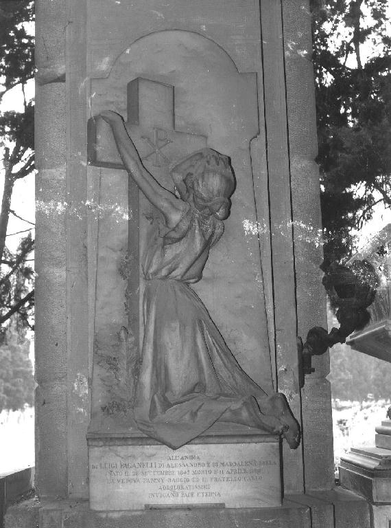 figura femminile dolente (monumento funebre, opera isolata) di Massa Lorenzo (inizio sec. XX)
