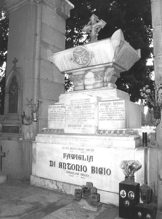 PX, croce (monumento funebre, opera isolata) - bottega genovese (primo quarto sec. XX)