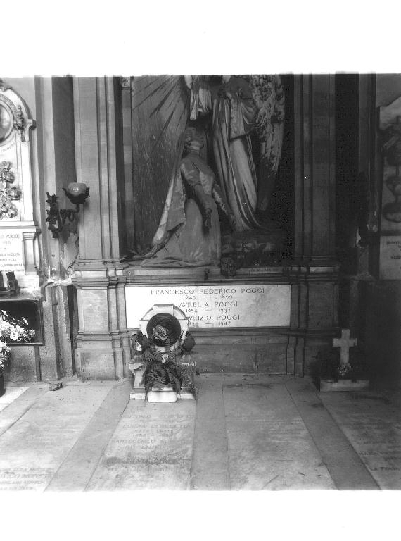figura femminile inginocchiata (monumento funebre, opera isolata) di De Barbieri Paolo Enrico (primo quarto sec. XX)
