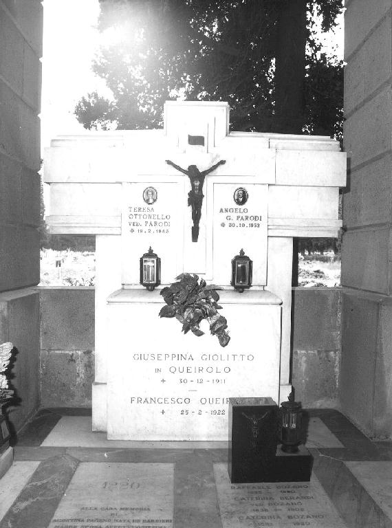 Cristo crocifisso (monumento funebre, opera isolata) - bottega genovese (primo quarto sec. XX)