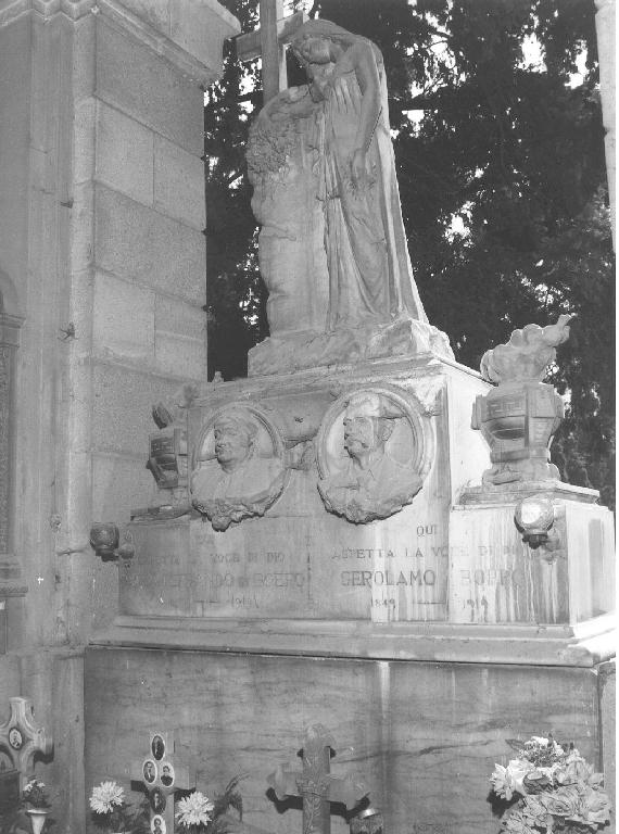 figura femminile dolente (monumento funebre, opera isolata) - bottega genovese (primo quarto sec. XX)