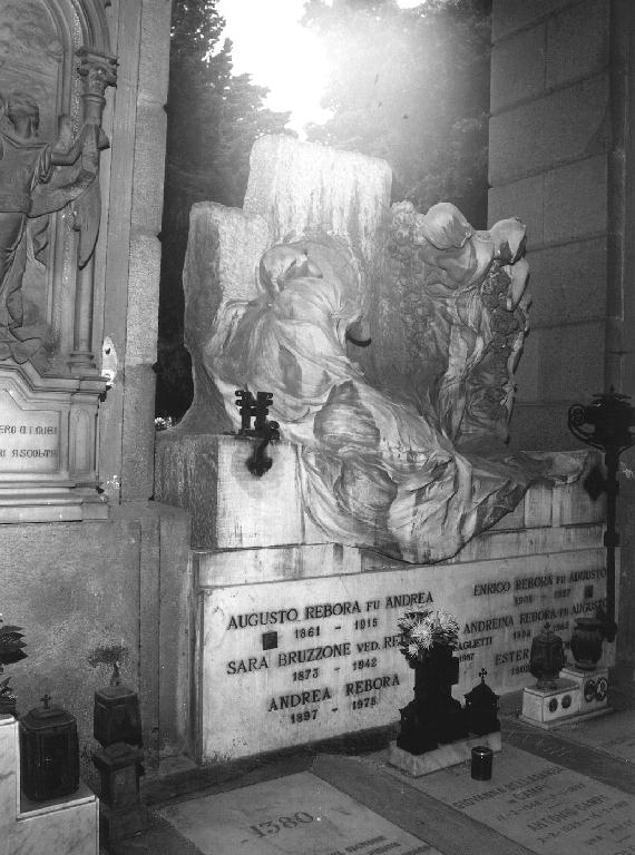 figure allegoriche femminili (monumento funebre, opera isolata) di Pasciuti Giacinto (sec. XX)