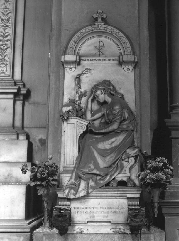 figura femminile seduta (monumento funebre - a edicola, opera isolata) di Navone Giuseppe (sec. XIX)