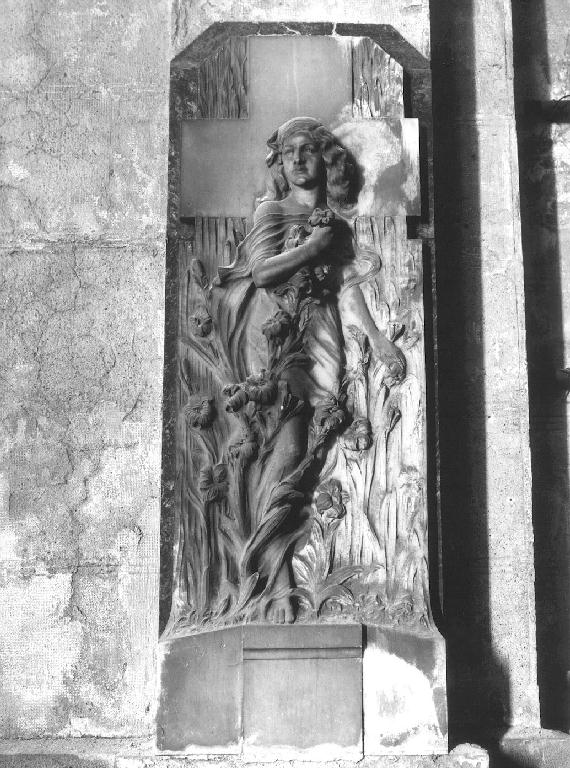 figura femminile panneggiata (monumento funebre, opera isolata) di Rigacci Ezio (sec. XX)