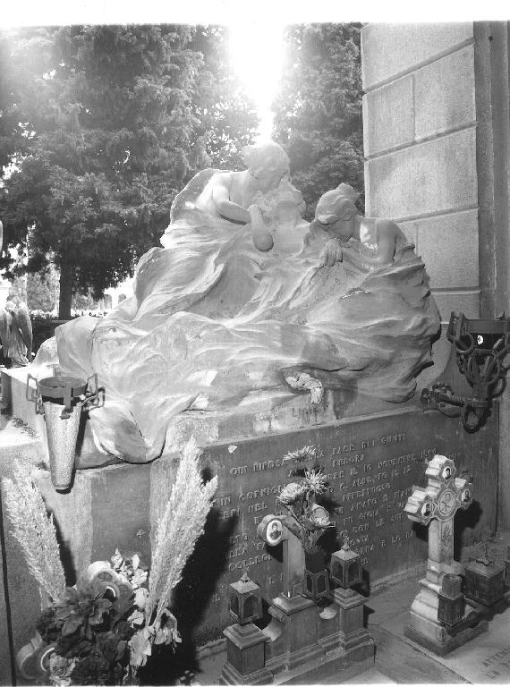 figure allegoriche femminili (monumento funebre, opera isolata) di Pasciuti Giacinto (sec. XX)
