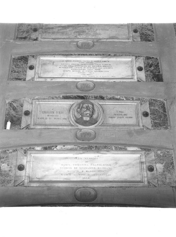 ritratto d'uomo (monumento funebre, opera isolata) - bottega genovese (sec. XIX)