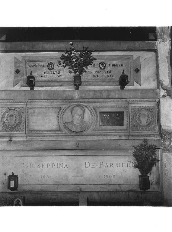 monumento funebre, opera isolata di Agrone Mario (sec. XX)