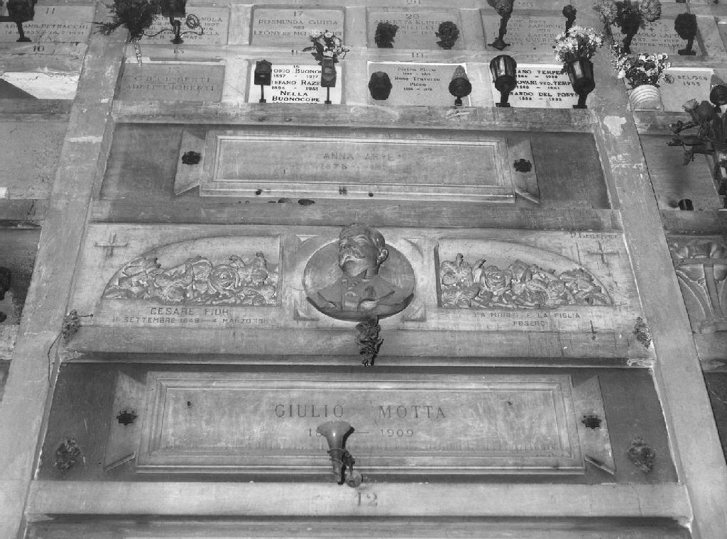 ritratto d'uomo (monumento funebre, opera isolata) di Delle Piane N (sec. XX)