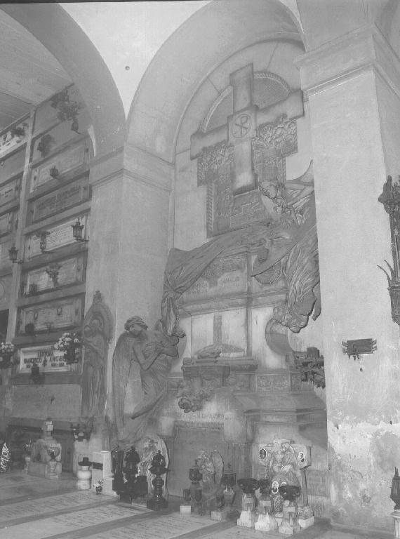 angeli (monumento funebre, opera isolata) di Lavezzari Vittorio (sec. XX)