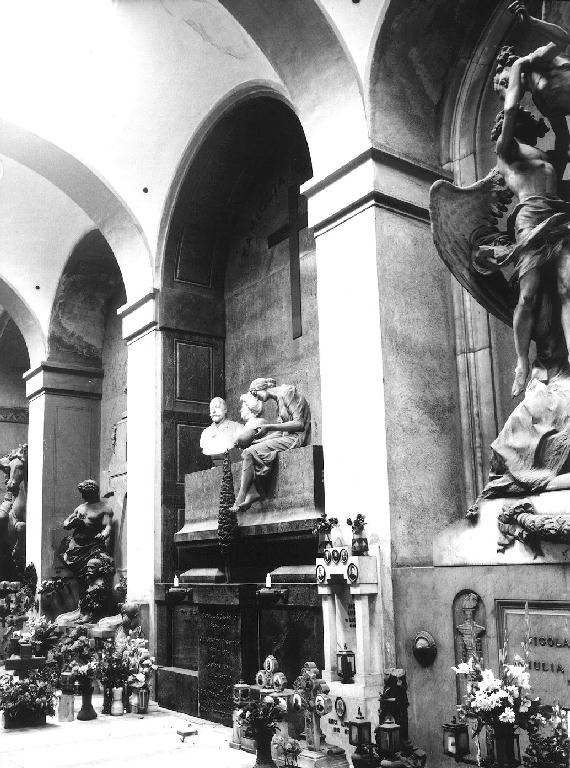 monumento funebre, opera isolata di Traverso (sec. XX)