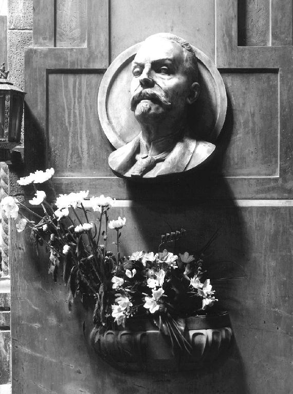 ritratto d'uomo (monumento funebre, opera isolata) di Gaggero Carlo (inizio sec. XX)