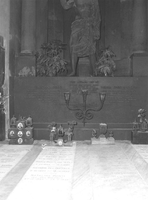 angelo (monumento funebre, opera isolata) di Messina Francesco (sec. XX)