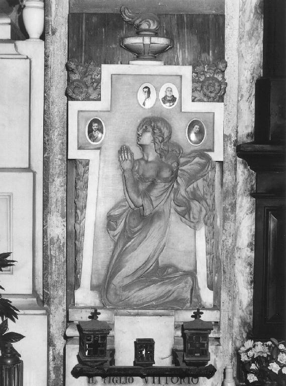 angelo orante (monumento funebre, opera isolata) di Pessina Enrico (sec. XX)