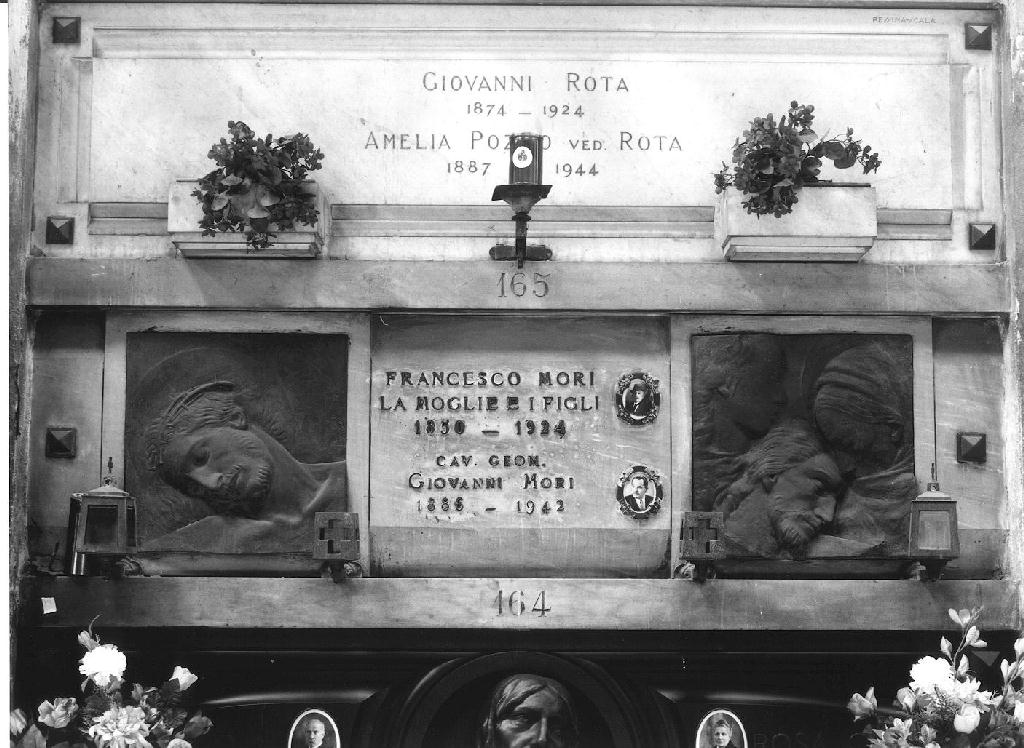 Cristo morto (monumento funebre, opera isolata) di Falcone Francesco (sec. XX)
