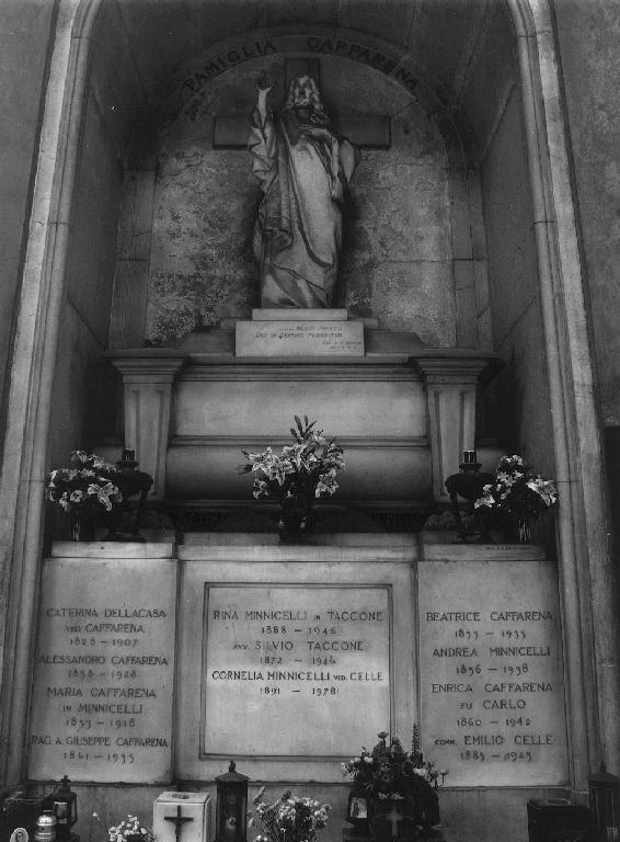 Cristo benedicente (monumento funebre, opera isolata) di De Barbieri Paolo Enrico (sec. XX)