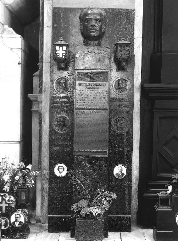 monumento funebre, opera isolata - ambito ligure (primo quarto sec. XX)