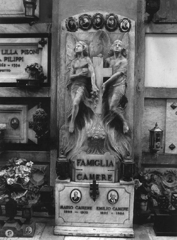 angeli reggenti la croce (monumento funebre, opera isolata) di Lavarello Pietro, Torsegno (primo quarto sec. XX)