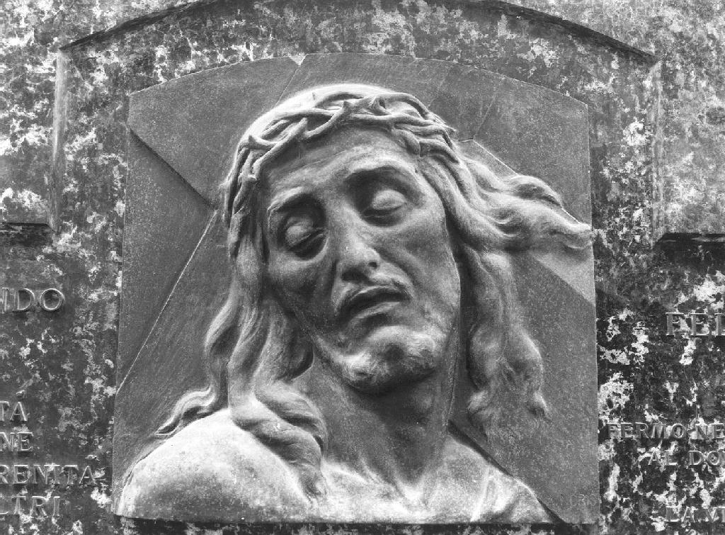 Cristo coronato di spine (monumento funebre, opera isolata) di Noris Amedeo (sec. XX)