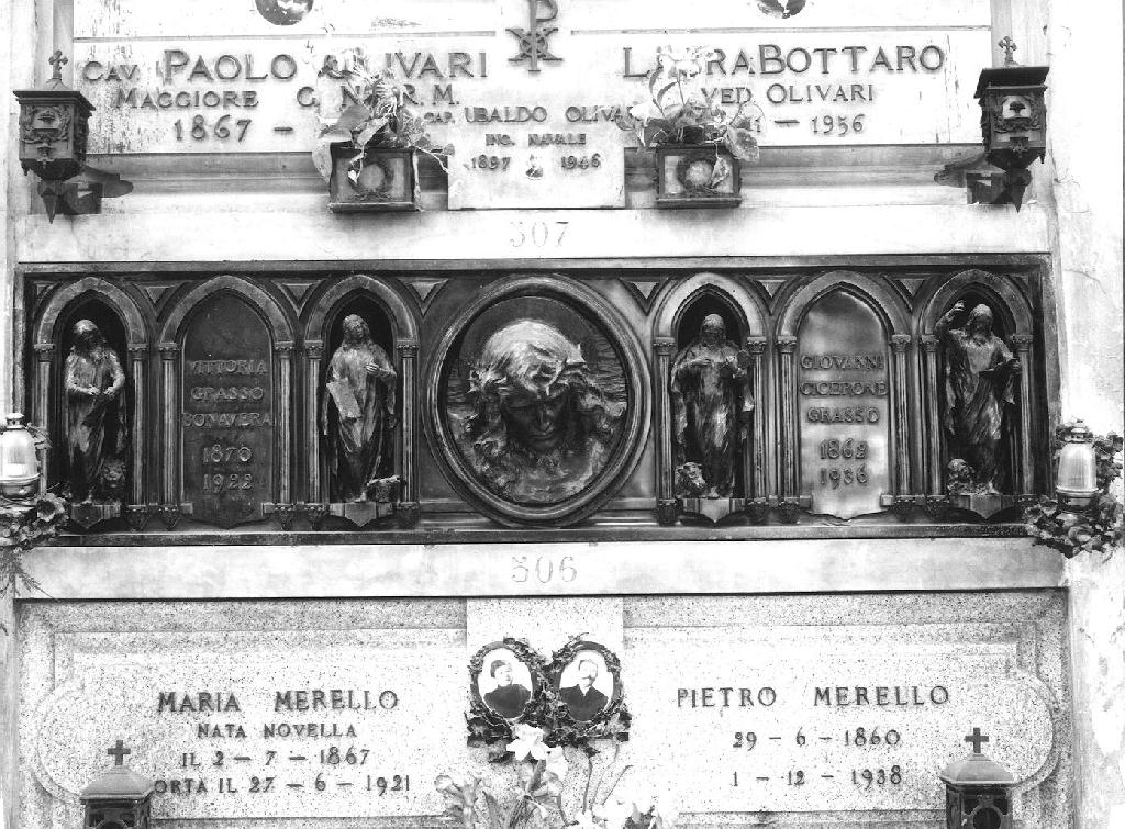 Cristo coronato di spine (monumento funebre, opera isolata) di Olivari Gaetano (sec. XX)