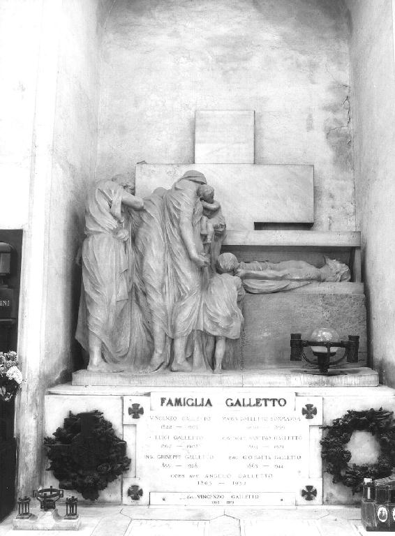 compianto sul Cristo morto (monumento funebre, opera isolata) di Pasciuti Giacinto (prima metà sec. XX)