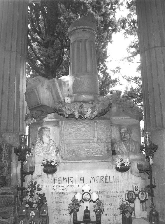 monumento funebre, opera isolata di Delle Piane N (sec. XX)