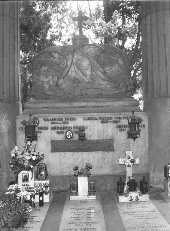 deposizione di Cristo dalla croce (monumento funebre, opera isolata) di Minaglia Oreste Silvio (secondo quarto sec. XX)
