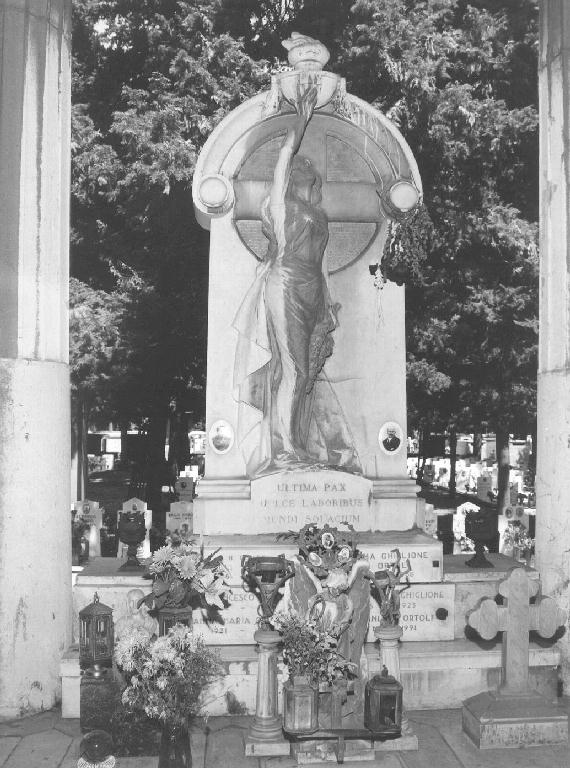 figura femminile (monumento funebre, opera isolata) - ambito ligure (sec. XX)